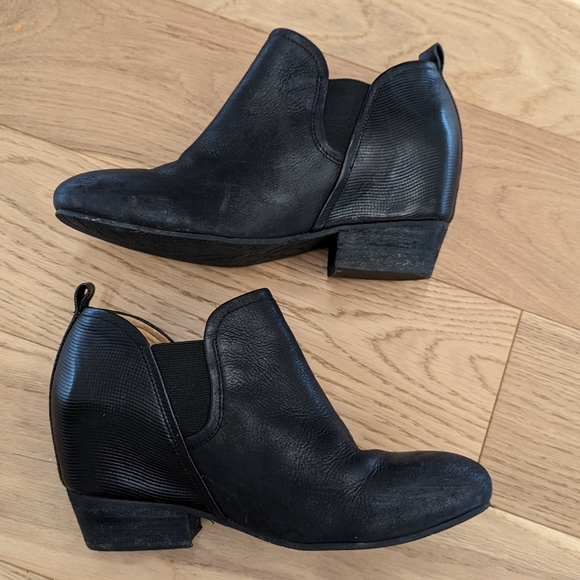 Naya Felix Black Leather Ankle Bootie Embossed Sz 6 - Picture 5 of 14